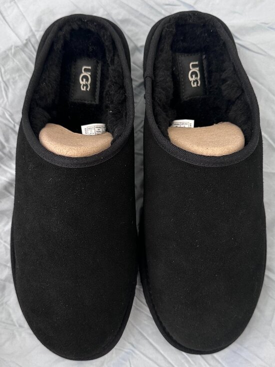 UGG - MEN\'S CLASSIC SLIP ON - BLACK (NEW W/ BOX)